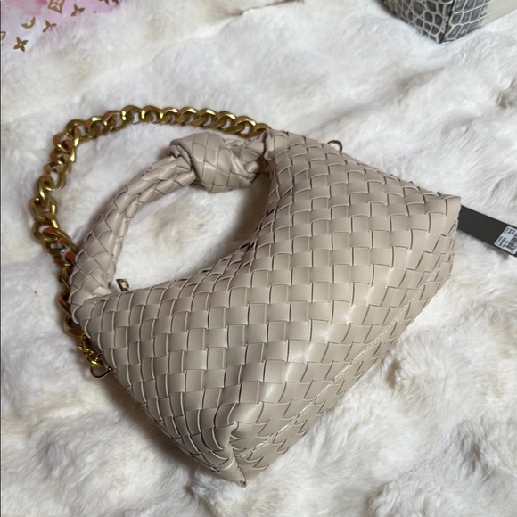 Elegant Cream Woven Handbag - Picture 6 of 10